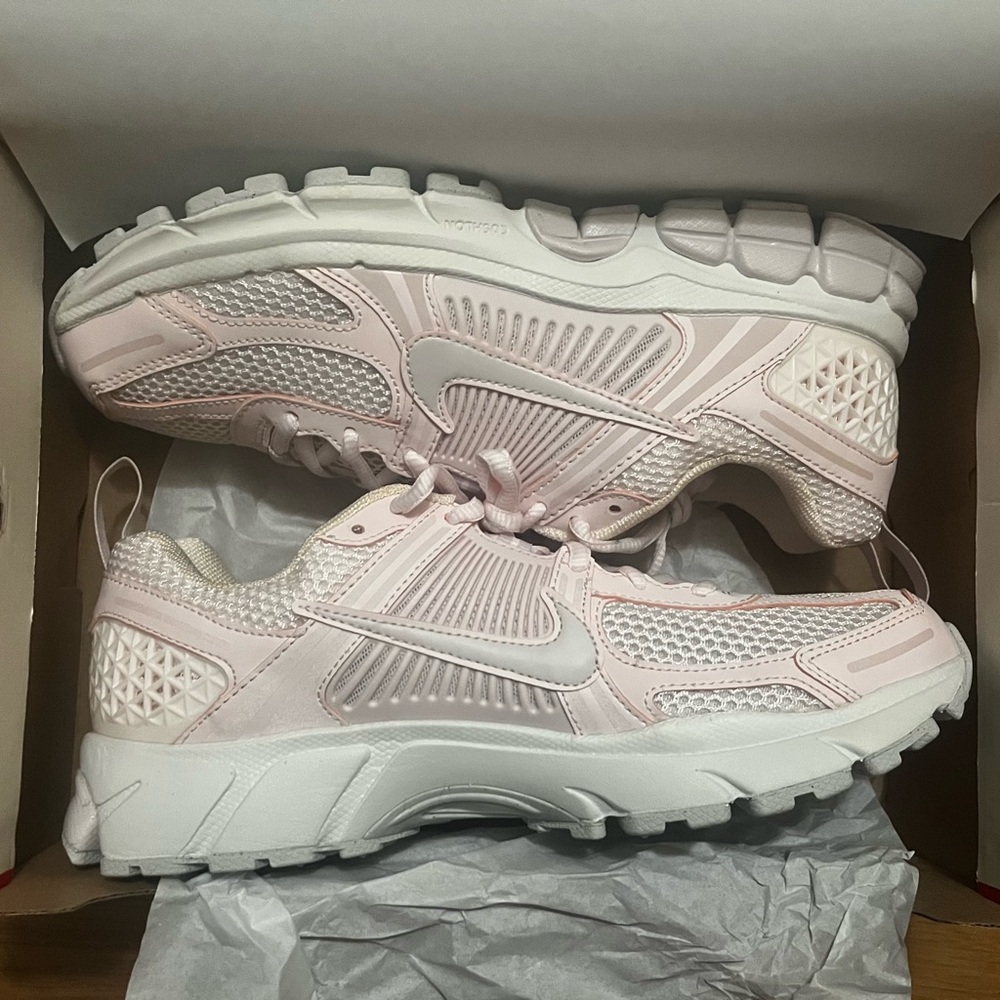 NWOT Nike Vomero Sneakers